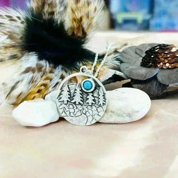 Turquoise Western necklace mountain pendant country jewelry - Picture 8 of 11